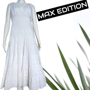 Max Edition White Sleeveless Maxi Pleated Dress size 8